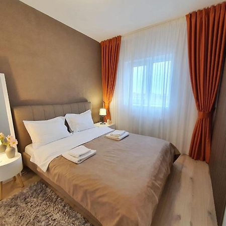 Elias Central Apartment - 2 Bedrooms & Free Parking Oradea Exterior photo