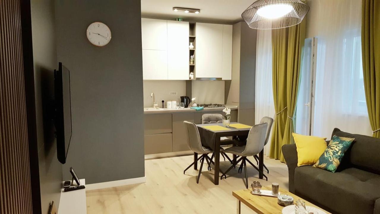 Elias Central Apartment - 2 Bedrooms & Free Parking Oradea Exterior photo