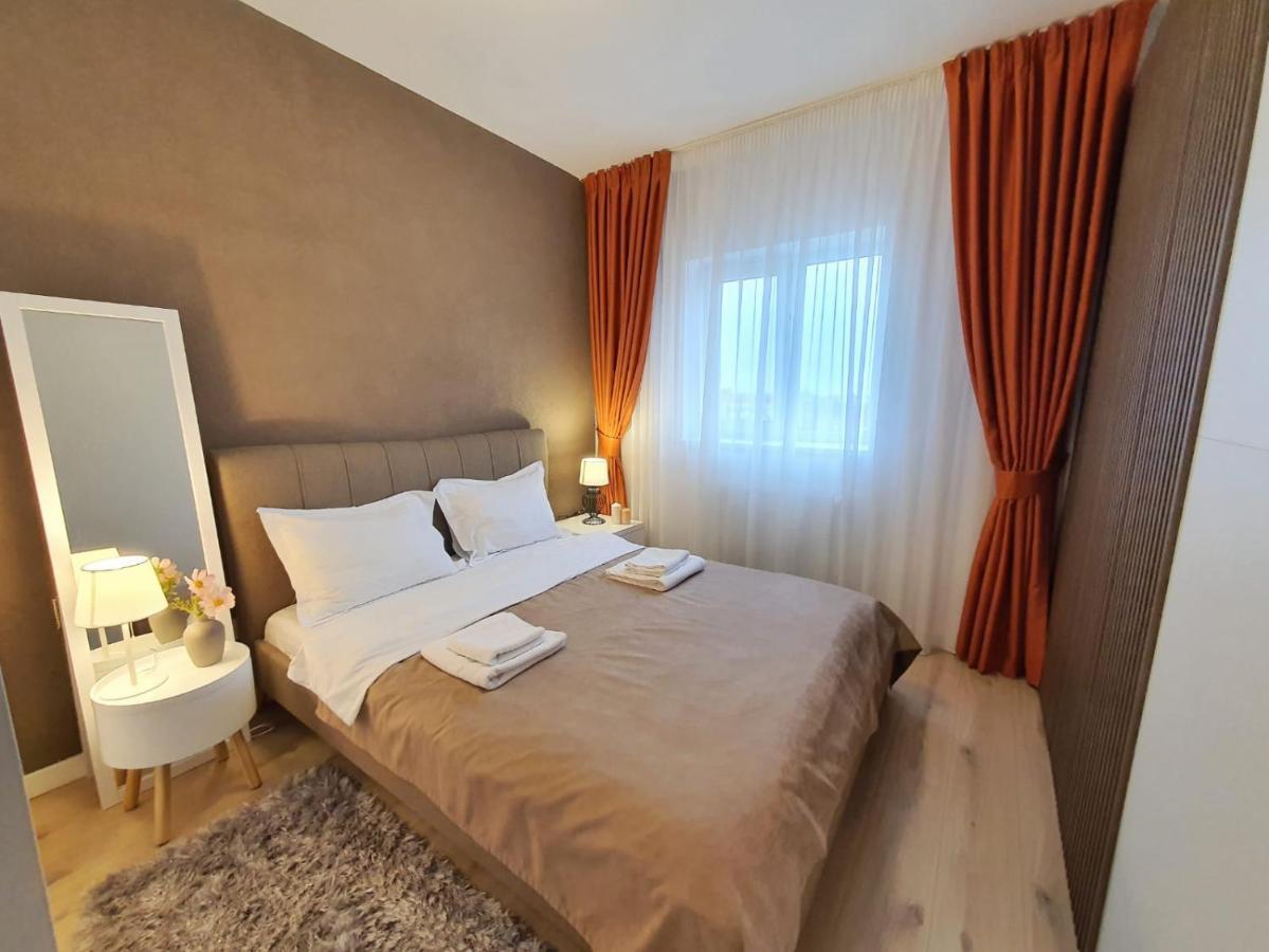 Elias Central Apartment - 2 Bedrooms & Free Parking Oradea Exterior photo